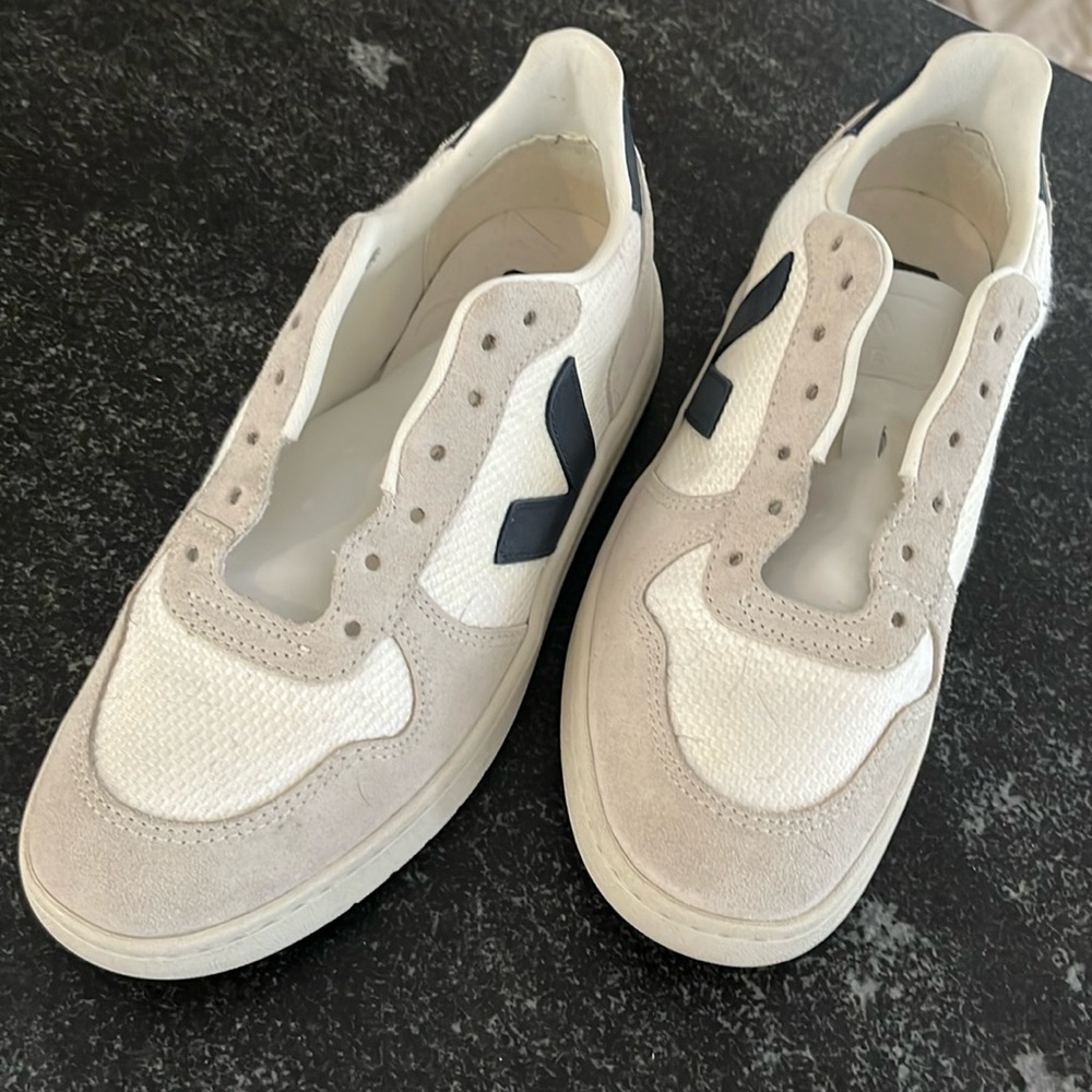 Veja sneaker size 9